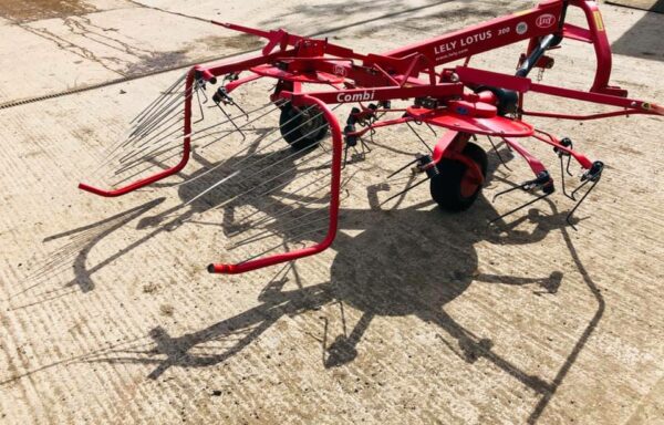 LELY COMBI 300 TEDDER / RAKE