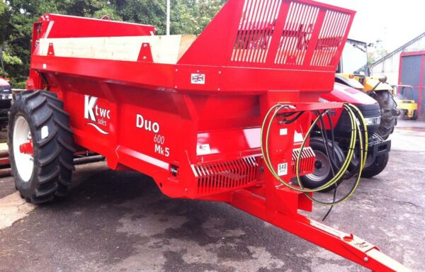 USED KTWO DUO 6 TONNE REAR DISCHARGE SPREADER ( AS NEW )